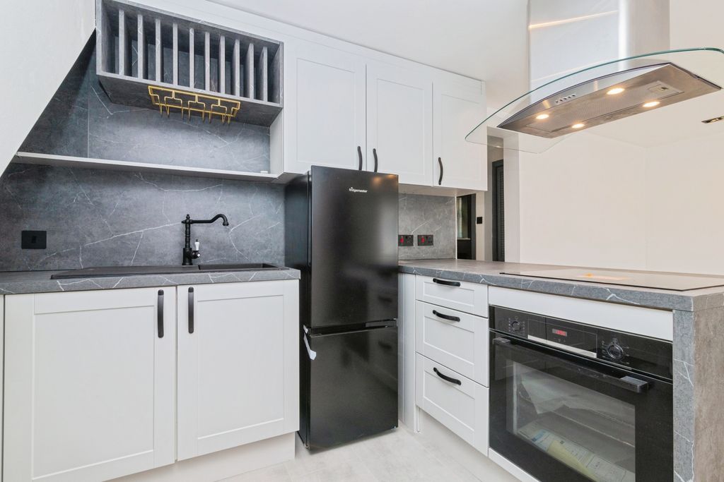 Property photo 3 of 15 Kitchen