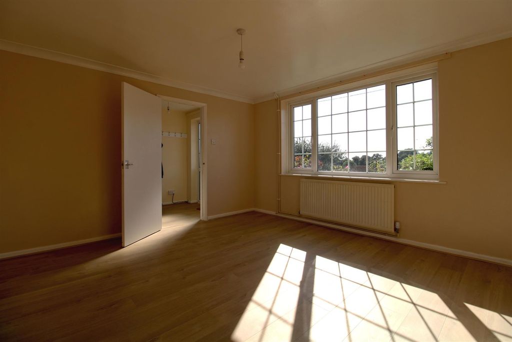 Property photo 2 of 29 Lounge