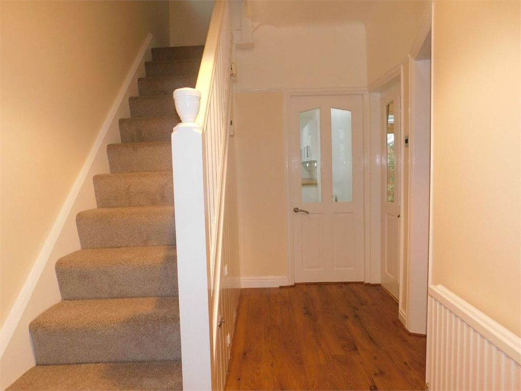 Property photo 2 of 15 15 Leicester Ave  Hallway.Png