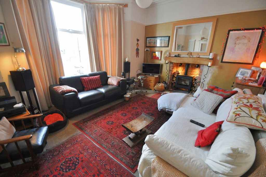 Property photo 2 of 40