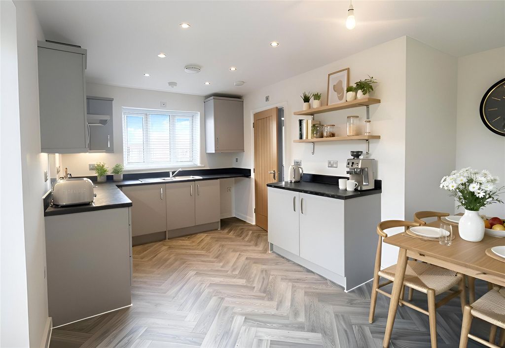 Property photo 2 of 8 Kitchen