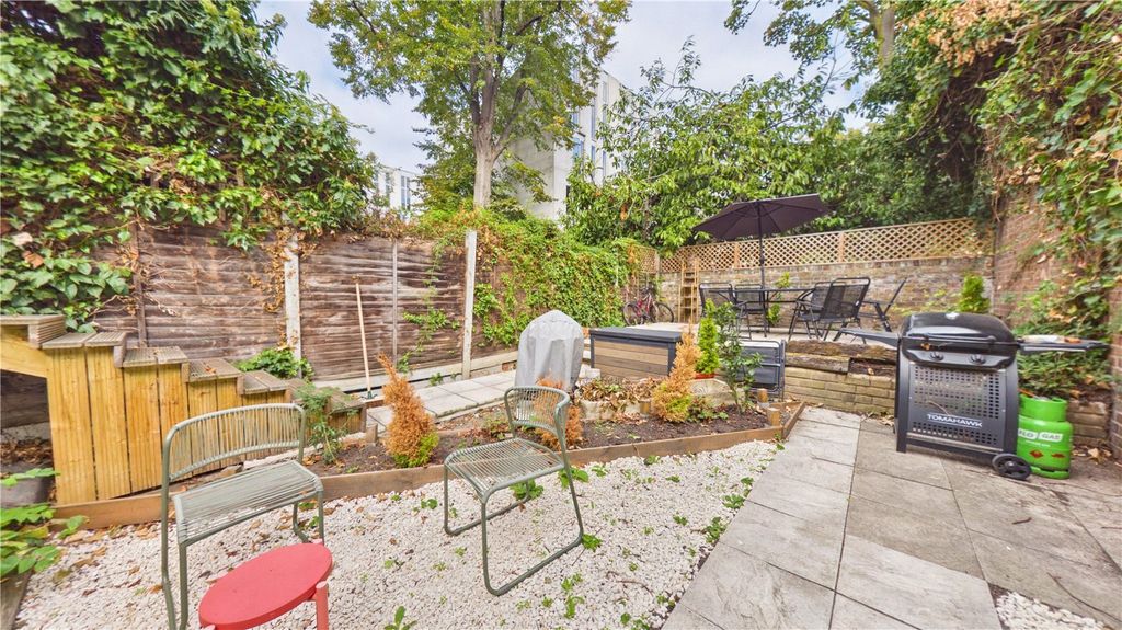 Property photo 3 of 29 Garden
