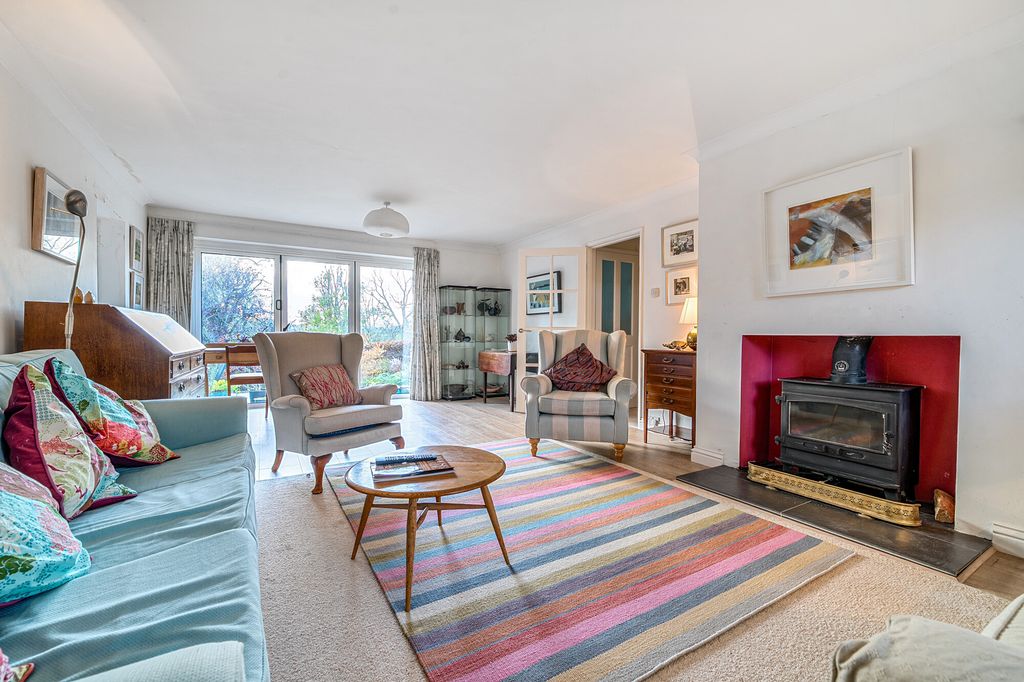 Property photo 3 of 27 Sitting Room