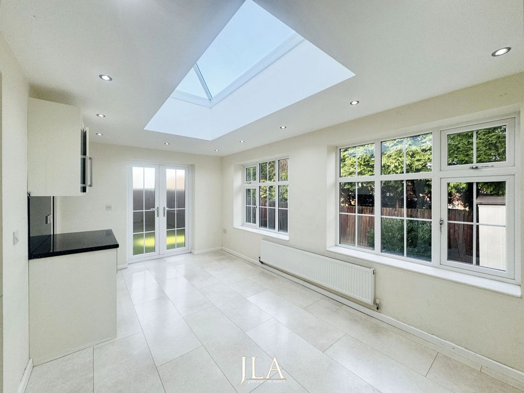 Property photo 3 of 28