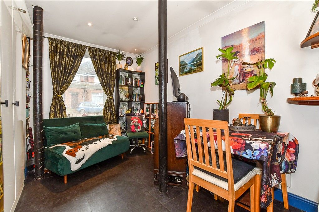 Property photo 3 of 7 Kitchen/ Lounge