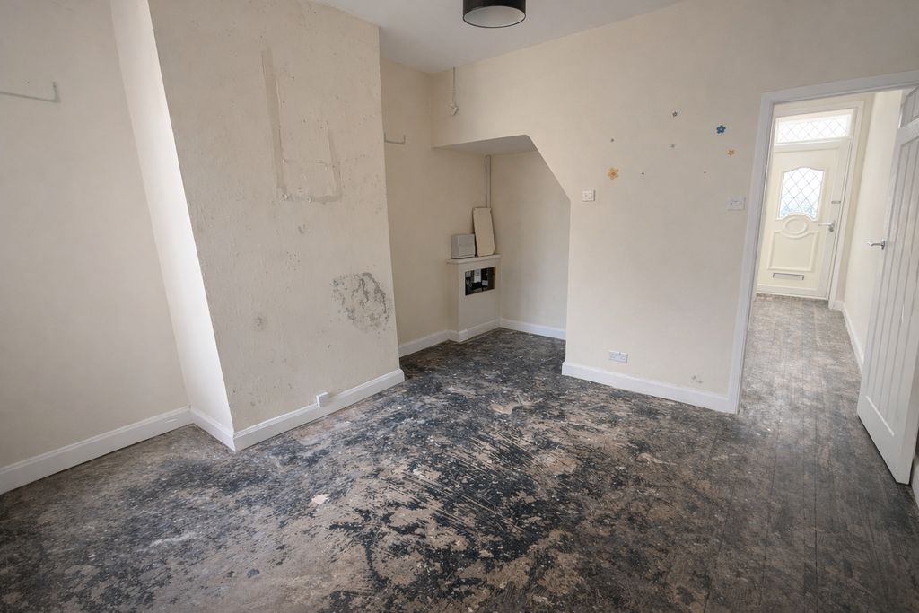 Property photo 3 of 10 Dining Room