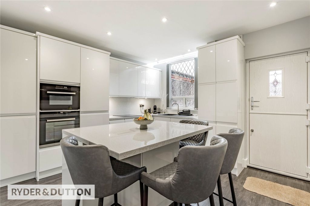 Property photo 2 of 18 Kitchen