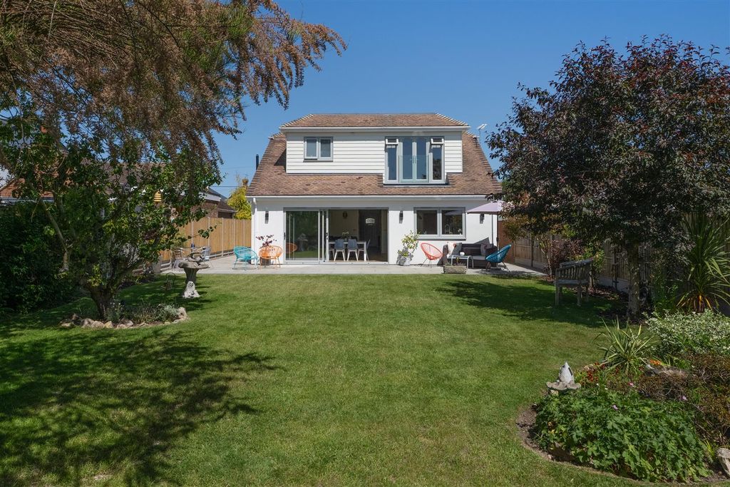 Property photo 2 of 25 Cherry Orchard, Chestfield, Whitstable