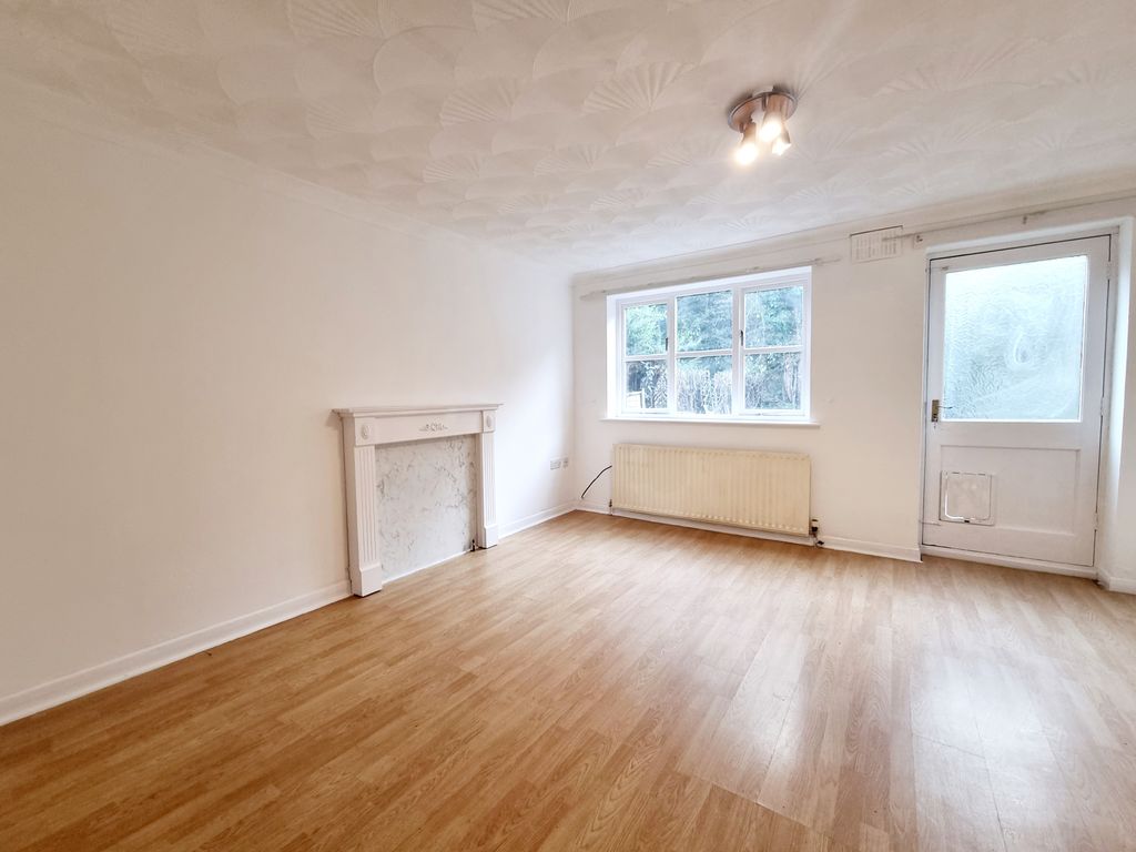 Property photo 3 of 7 Living Room