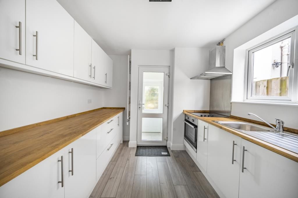 Property photo 3 of 13 Kitchen