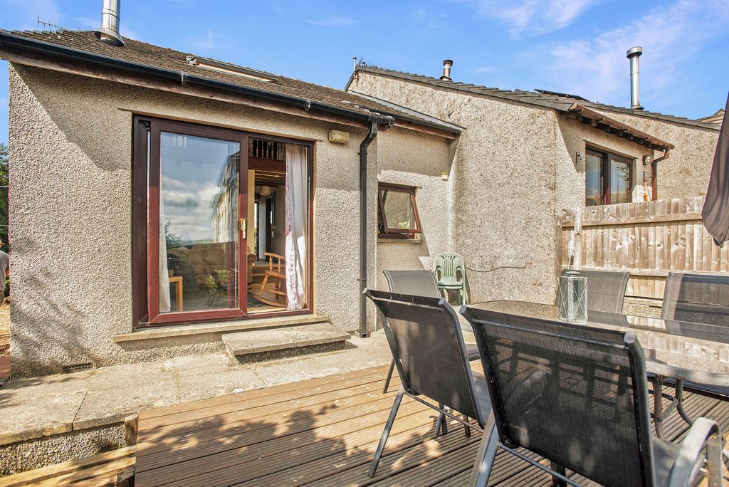 Property photo 1 of 27