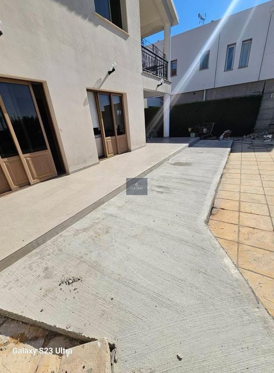 Property photo 3 of 43