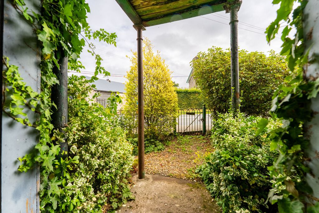 Property photo 3 of 79