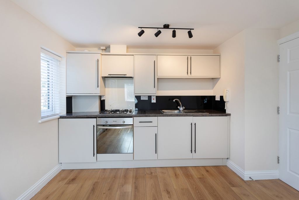Property photo 2 of 10 Kitchen