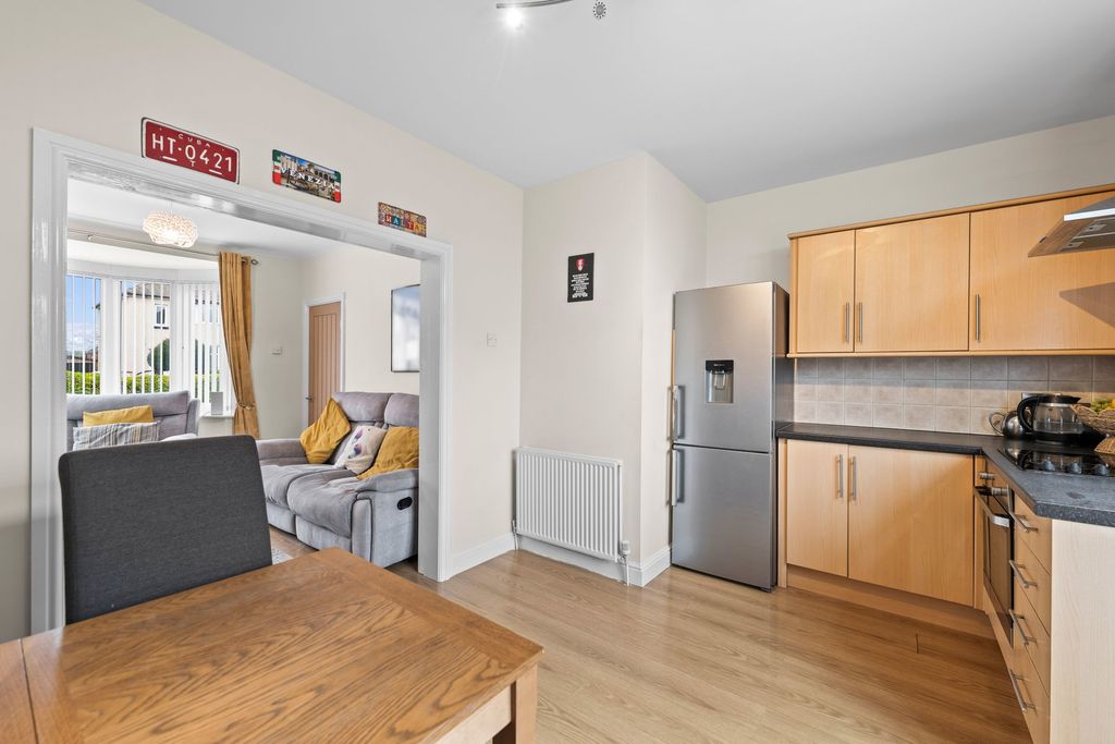 Property photo 3 of 28