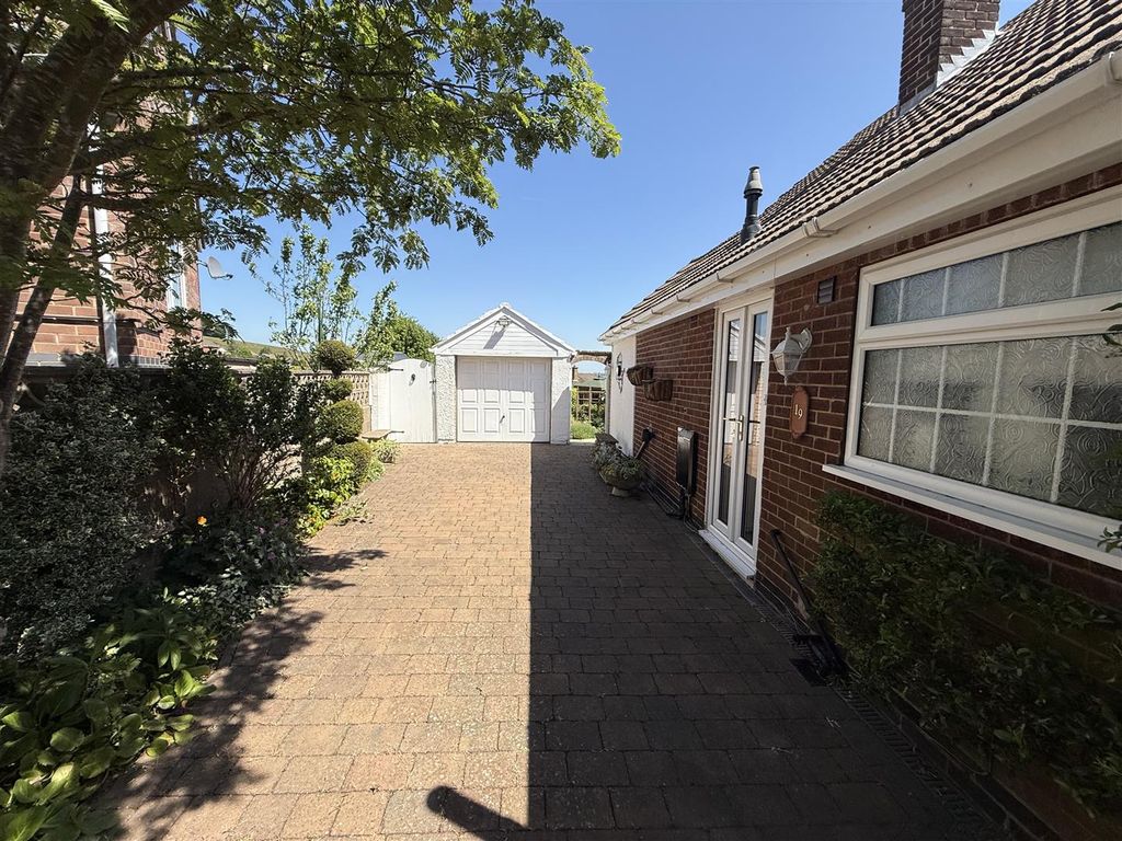 Property photo 2 of 24 Spinney 30.Jpg