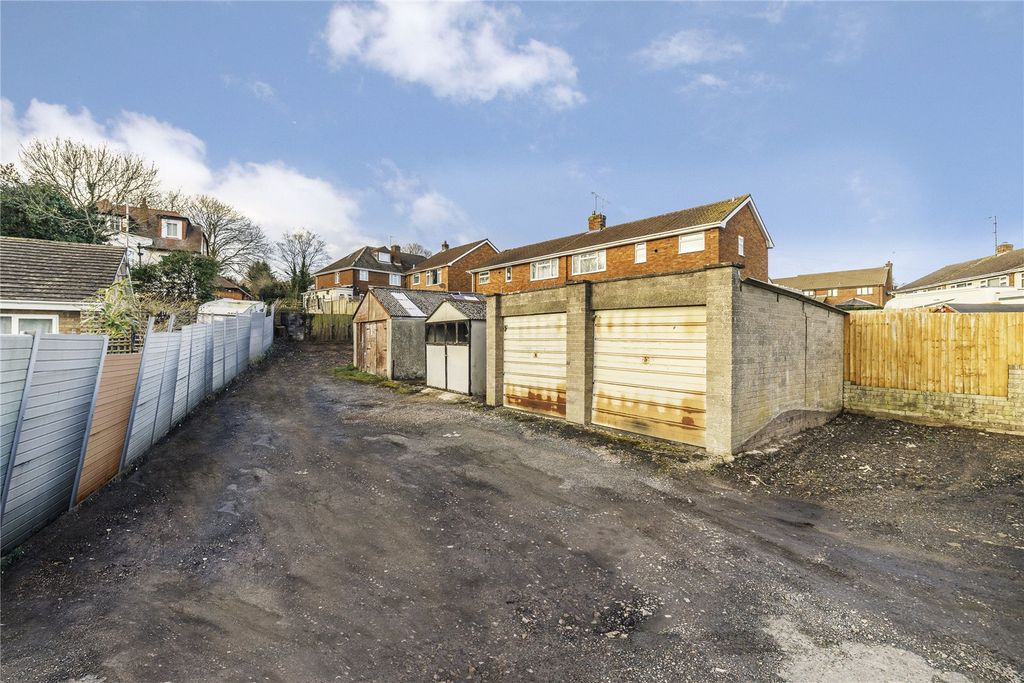 Property photo 3 of 7 Picture No. 14