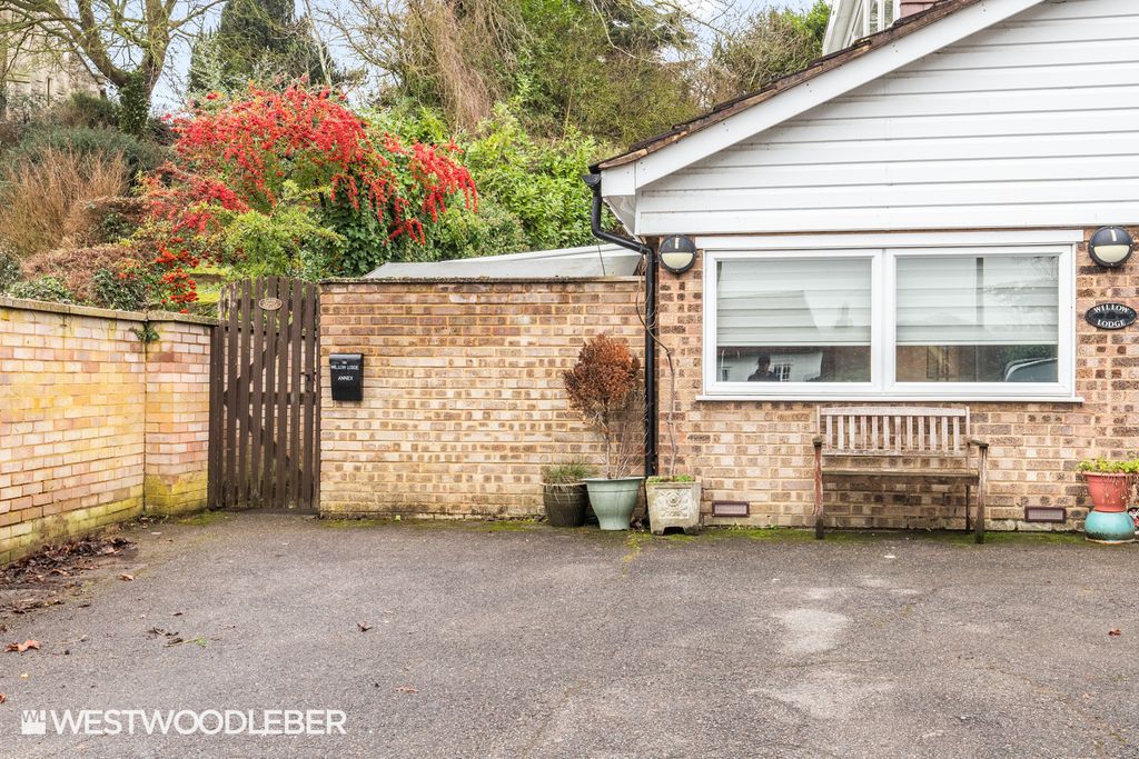 Property photo 1 of 24