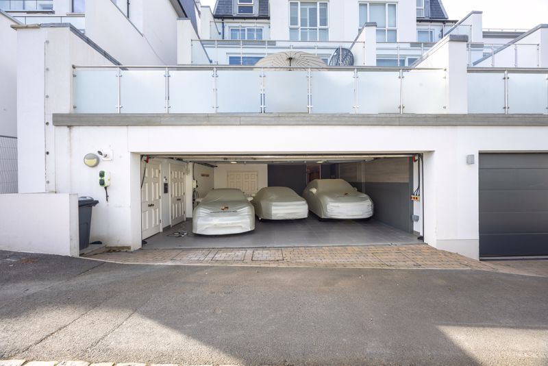 Property photo 2 of 25 3 Derby Square