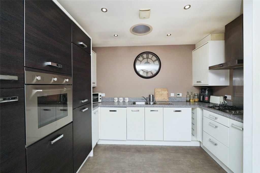 Property photo 2 of 8 Picture No. 36