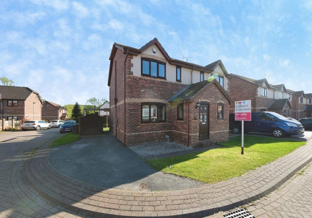 Property photo 1 of 32