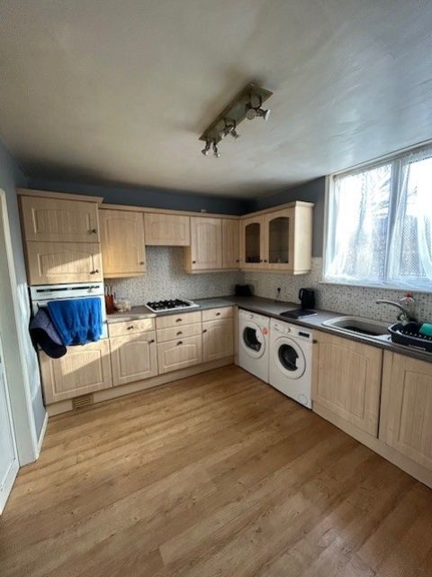 Property photo 2 of 9 Kitchen