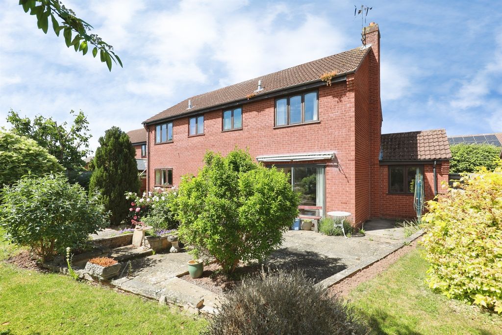 Property photo 3 of 18