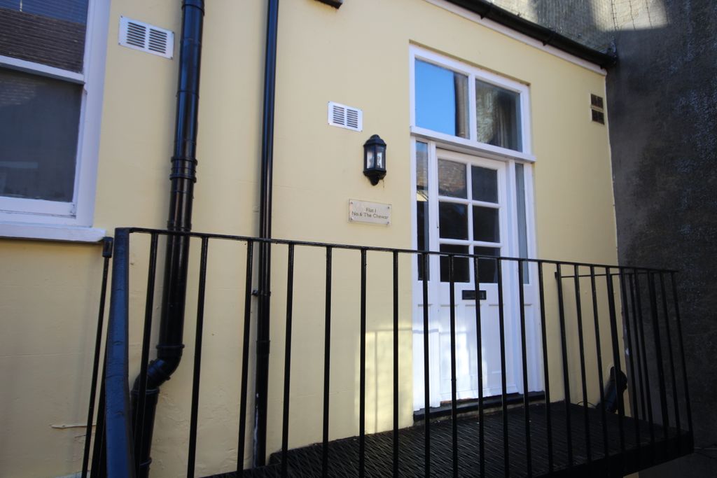 Property photo 1 of 7 Photo 7