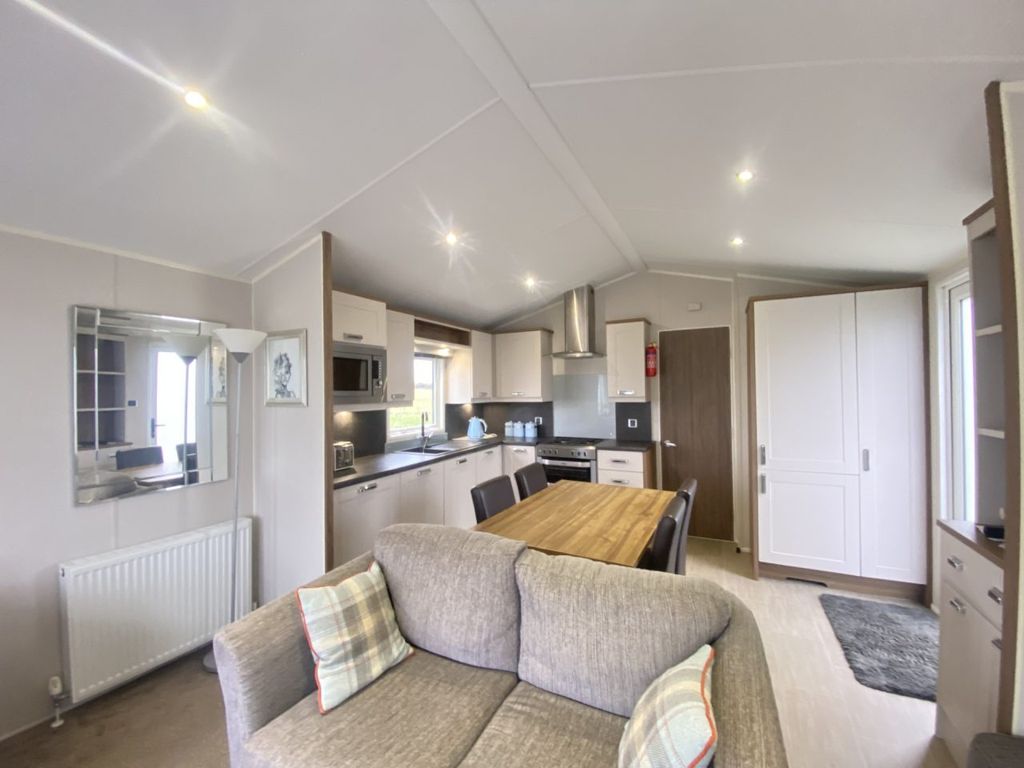 Property photo 3 of 12 2017 Sheraton Kitchen Dining1