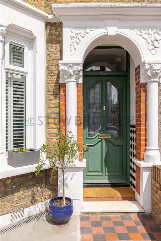 Property photo 2 of 37