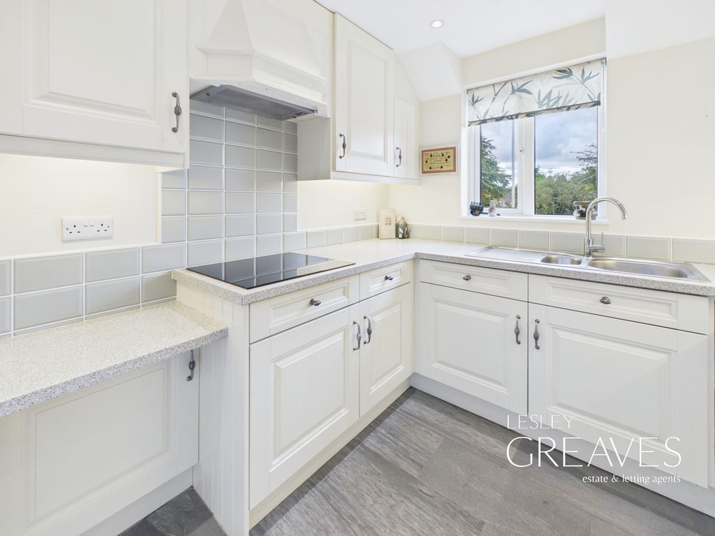Property photo 3 of 14 Kitchen