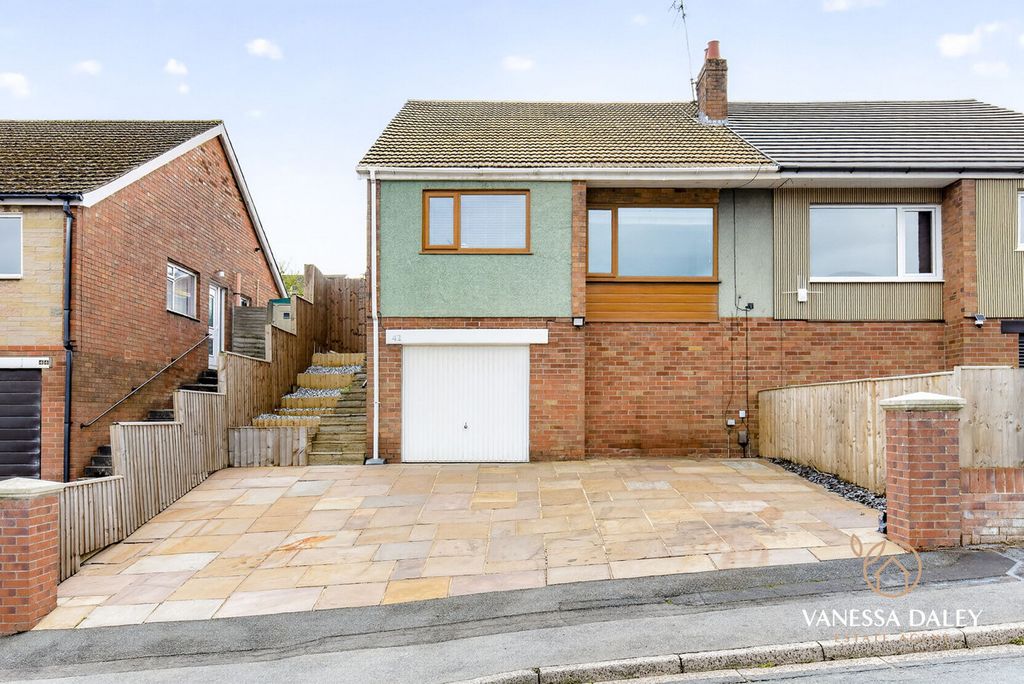 Property photo 1 of 29