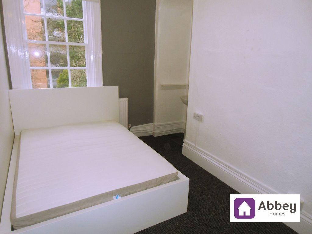 Property photo 2 of 9 Bedroom