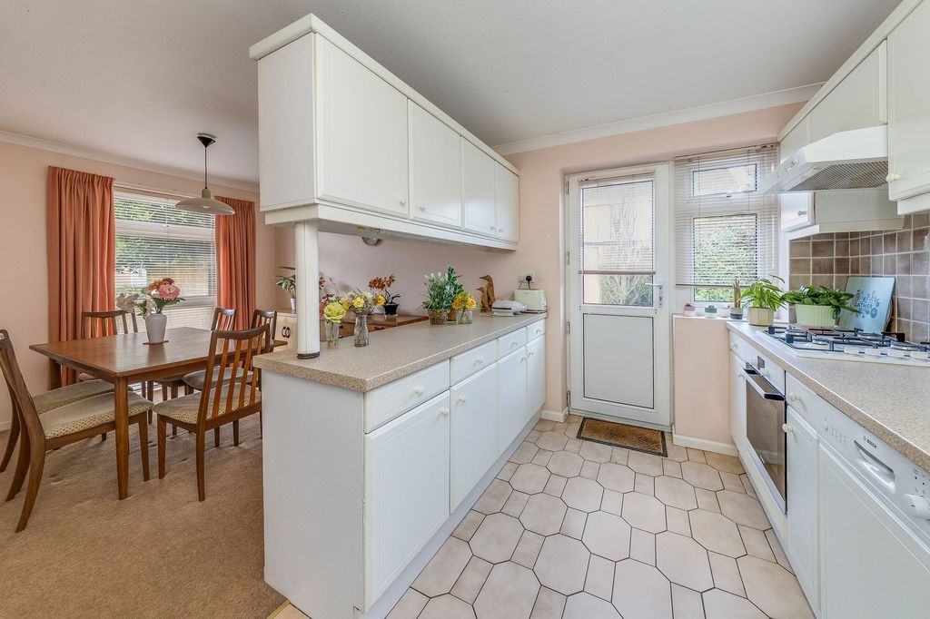 Property photo 3 of 23