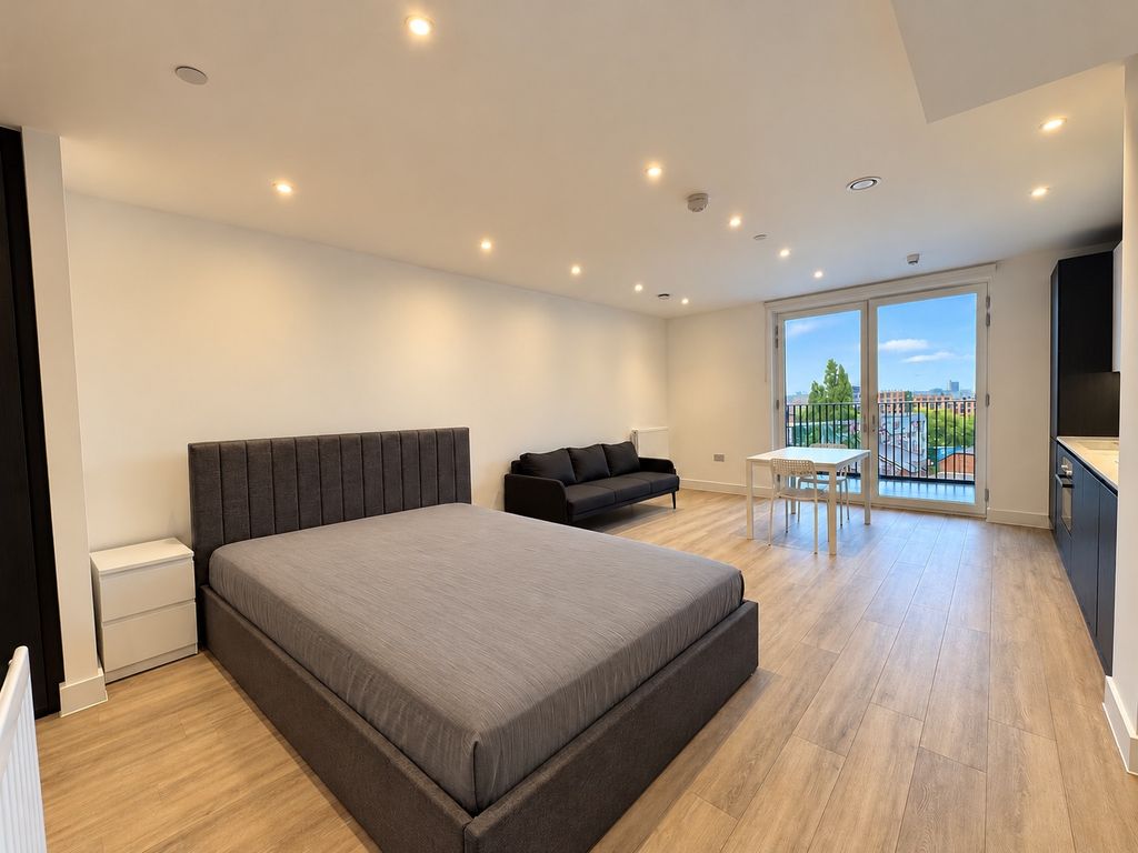 Property photo 2 of 31