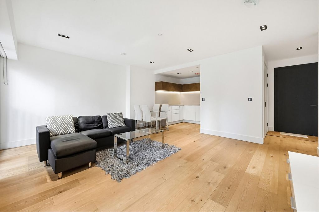 Property photo 3 of 12