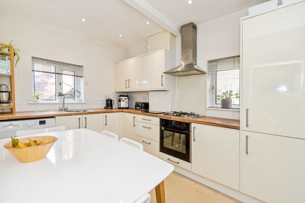 Property photo 3 of 14 Photo