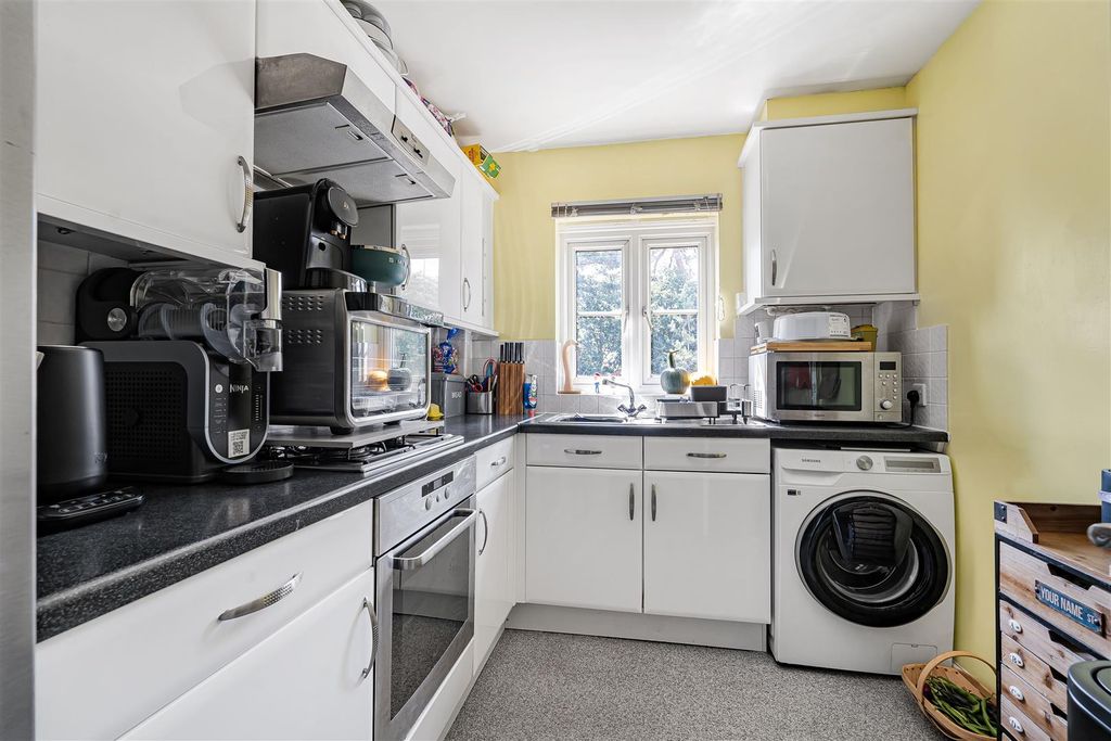 Property photo 3 of 12 Kitchen.Jpg