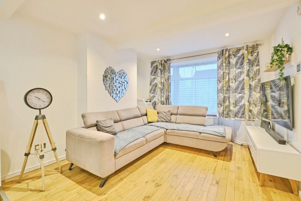 Property photo 2 of 13