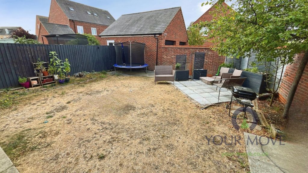 Property photo 3 of 18 Garden