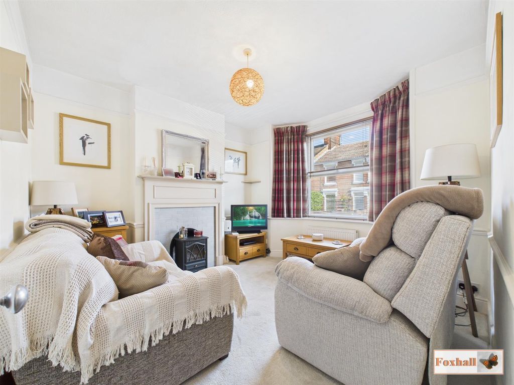 Property photo 3 of 20 Lounge