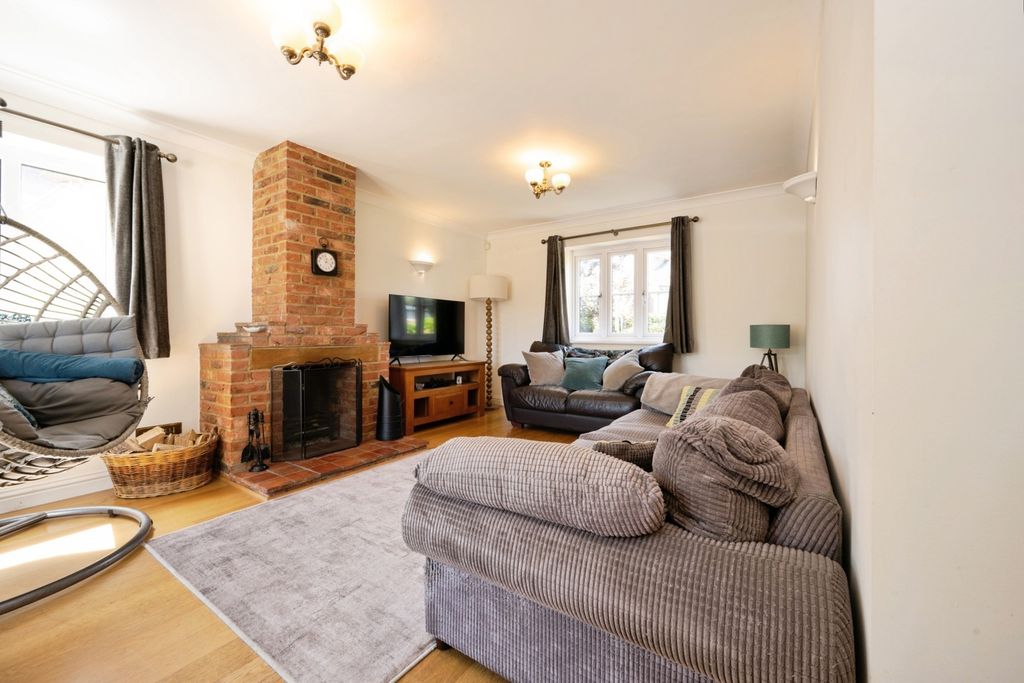 Property photo 3 of 25 Pbox-Img.Jpg