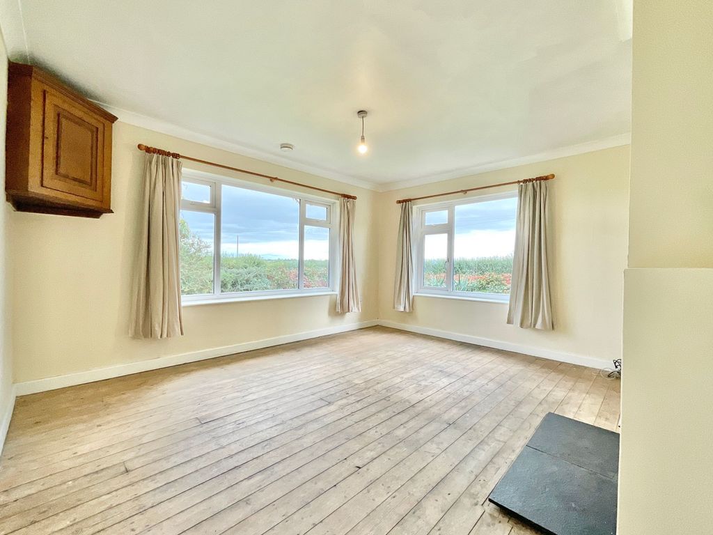 Property photo 3 of 28
