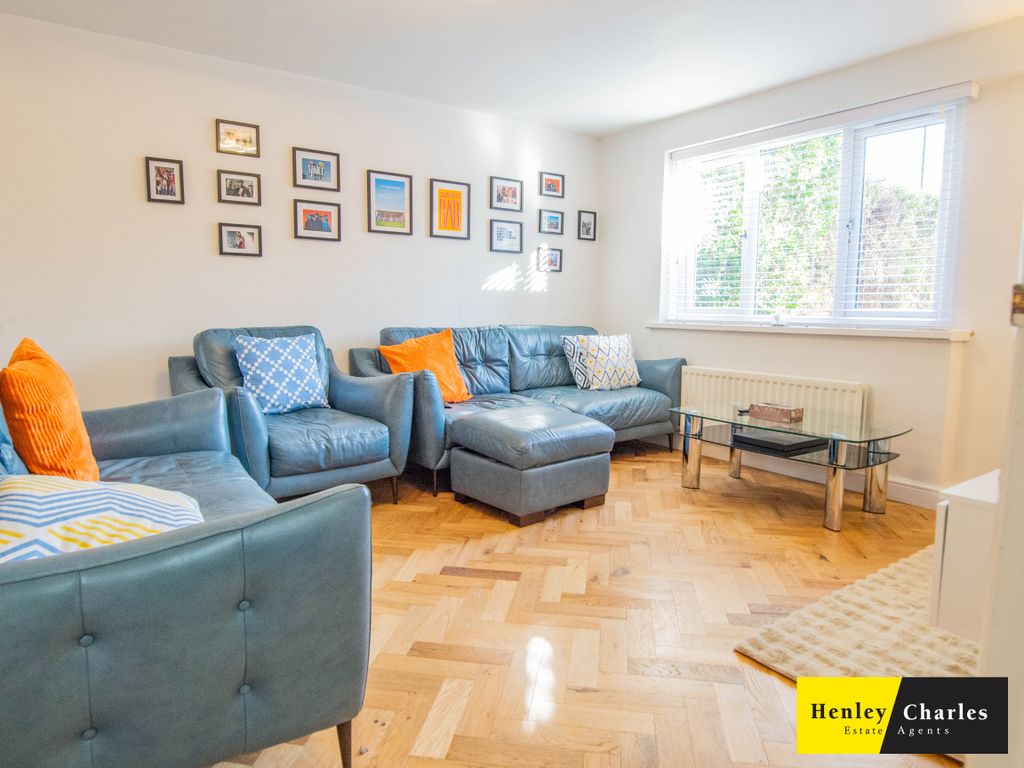 Property photo 2 of 10 P2068421