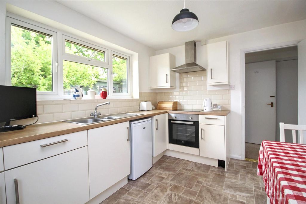 Property photo 3 of 22 Kitchen