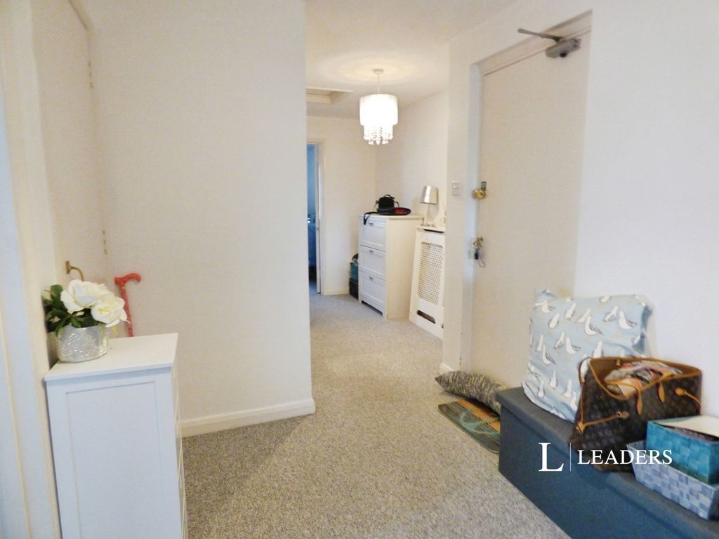 Property photo 2 of 10 Hallway