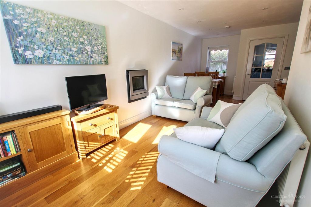 Property photo 3 of 21 Living Room