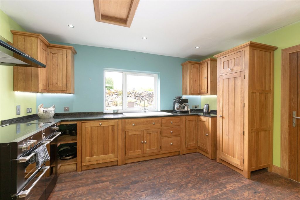 Property photo 3 of 23 Picture No. 11