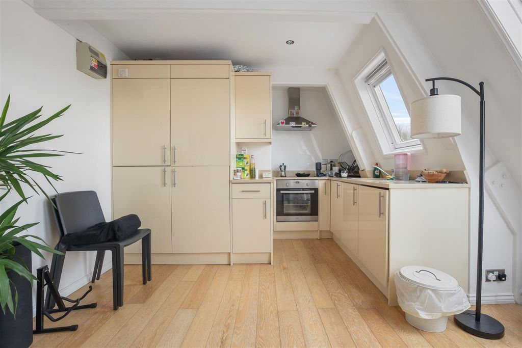 Property photo 3 of 9 Kitchen