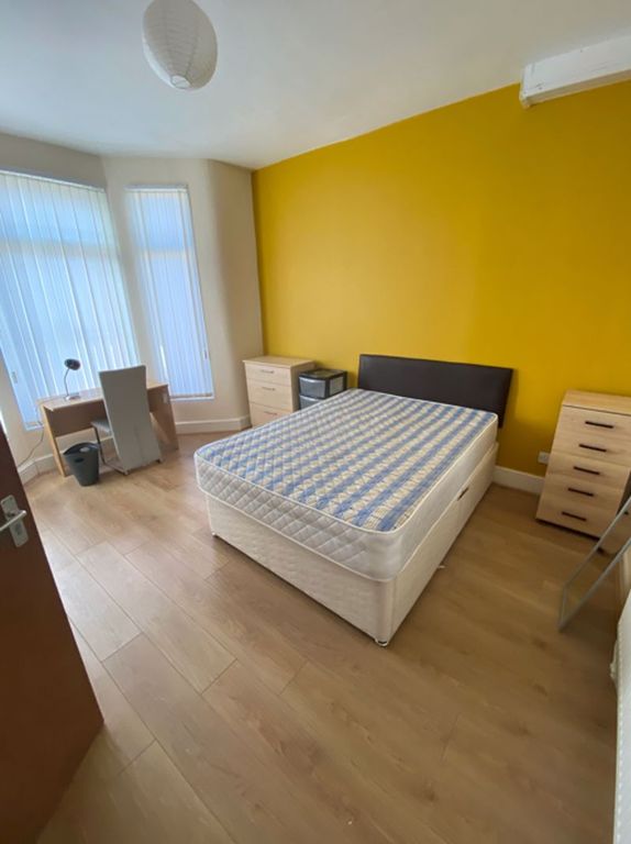 Property photo 3 of 8 Room 1